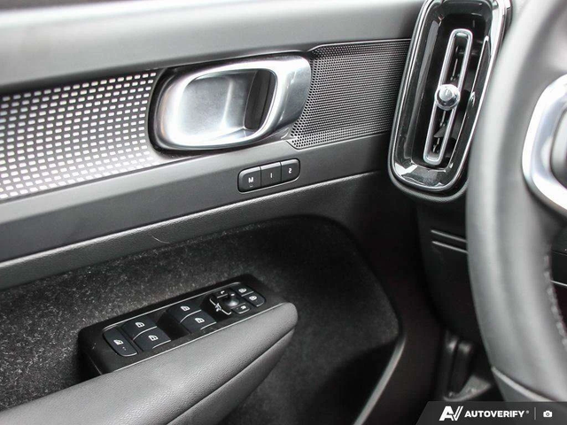 Volvo XC40 * R Design * CARFAX * ЦЕНА ДО БГ - автомобили, коли, обяви за нови и употребявани 13