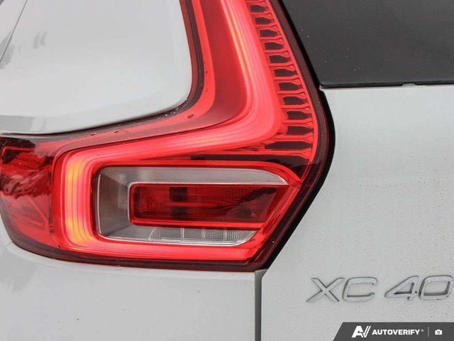 Volvo XC40 * R Design * CARFAX * ЦЕНА ДО БГ - автомобили, коли, обяви за нови и употребявани 5