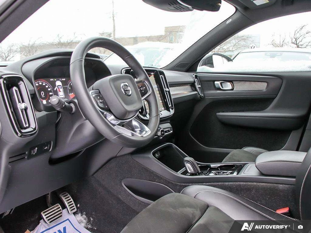 Volvo XC40 * R Design * CARFAX * ЦЕНА ДО БГ - автомобили, коли, обяви за нови и употребявани 9