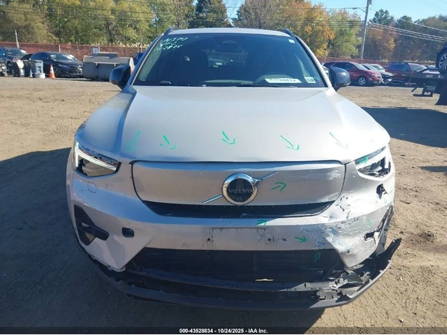 Volvo XC40 RECHARGE PURE ELECTRIC TWIN ULTIMATE - автомобили, коли, обяви за нови и употребявани 10