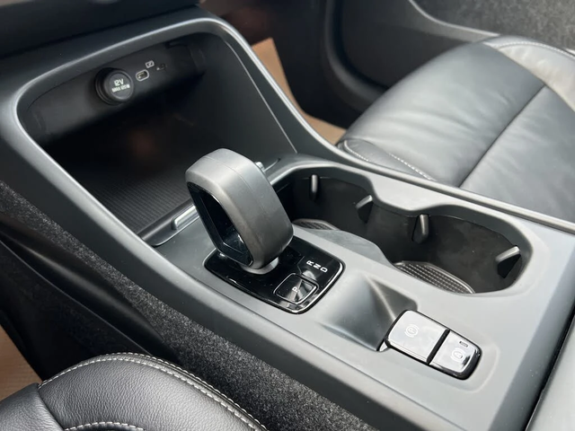 Volvo XC40 B5 Core AWD - автомобили, коли, обяви за нови и употребявани 13