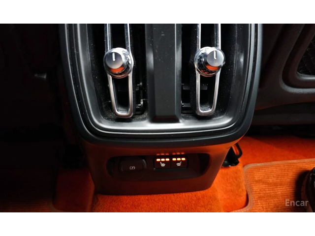 Volvo XC40 * T4* R-DESIGN* КОЖА* ПОДГРЕВ* TOP* - автомобили, коли, обяви за нови и употребявани 15