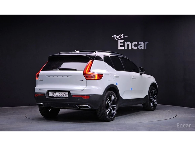 Volvo XC40 * T4* R-DESIGN* КОЖА* ПОДГРЕВ* TOP* - автомобили, коли, обяви за нови и употребявани 1
