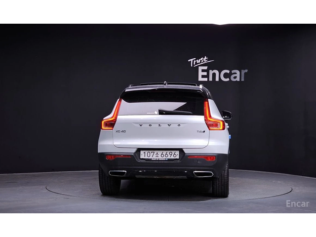 Volvo XC40 * T4* R-DESIGN* КОЖА* ПОДГРЕВ* TOP* - автомобили, коли, обяви за нови и употребявани 3