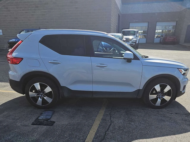 Volvo XC40 * Momentum * 360 * КОМПЛЕКТ ДЖАНТИ * ПОДГРЕВ * NAV - автомобили, коли, обяви за нови и употребявани 2