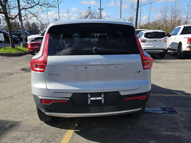 Volvo XC40 * Momentum * 360 * КОМПЛЕКТ ДЖАНТИ * ПОДГРЕВ * NAV - автомобили, коли, обяви за нови и употребявани 3
