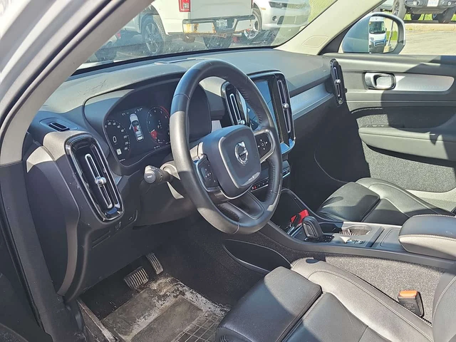 Volvo XC40 * Momentum * 360 * КОМПЛЕКТ ДЖАНТИ * ПОДГРЕВ * NAV - автомобили, коли, обяви за нови и употребявани 4