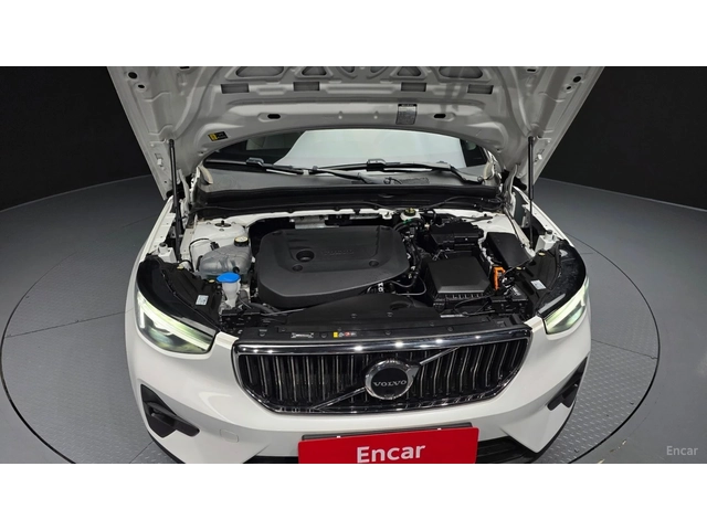 Volvo XC40 B4* ULTRA BRIGHT* 360* PANORAMA* ПОДГРЕВ* - автомобили, коли, обяви за нови и употребявани 4