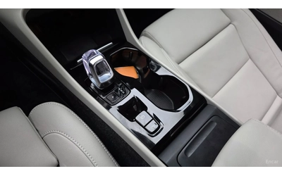 Volvo XC40 B4* ULTRA BRIGHT* 360* PANORAMA* ПОДГРЕВ* - автомобили, коли, обяви за нови и употребявани 7