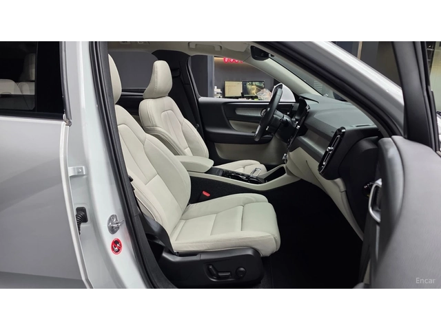 Volvo XC40 B4* ULTRA BRIGHT* 360* PANORAMA* ПОДГРЕВ* - автомобили, коли, обяви за нови и употребявани 9
