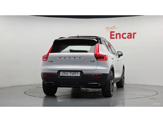 Volvo XC40 T4* R-Design* КОЖА* ПОДГРЕВ* ПАНО* КАМЕРА* - автомобили, коли, обяви за нови и употребявани 3