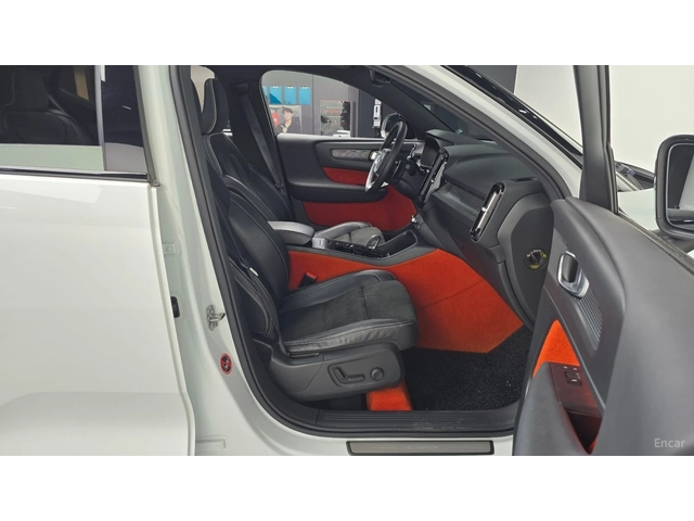 Volvo XC40 T4* R-Design* КОЖА* ПОДГРЕВ* ПАНО* КАМЕРА* - автомобили, коли, обяви за нови и употребявани 9