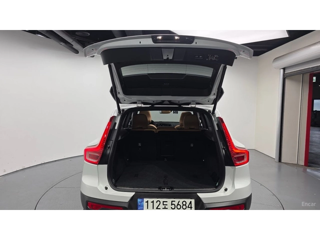 Volvo XC40 B4 Inscription* КОЖА* НАВИ* ПАНО* 360 - автомобили, коли, обяви за нови и употребявани 16