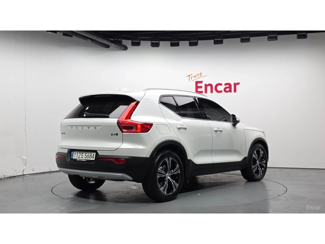 Volvo XC40 B4 Inscription* КОЖА* НАВИ* ПАНО* 360 - автомобили, коли, обяви за нови и употребявани 1