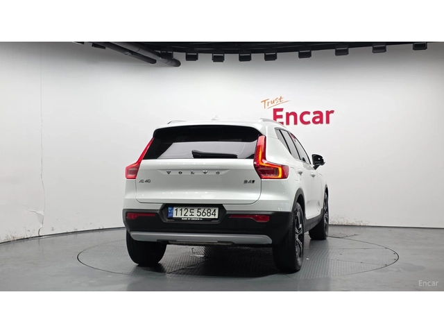 Volvo XC40 B4 Inscription* КОЖА* НАВИ* ПАНО* 360 - автомобили, коли, обяви за нови и употребявани 3