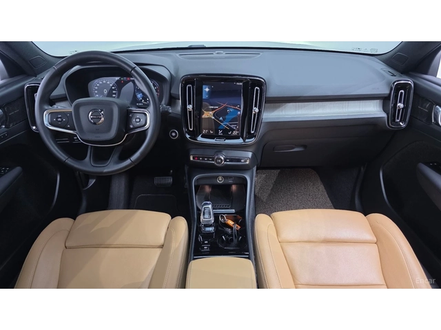 Volvo XC40 B4 Inscription* КОЖА* НАВИ* ПАНО* 360 - автомобили, коли, обяви за нови и употребявани 4