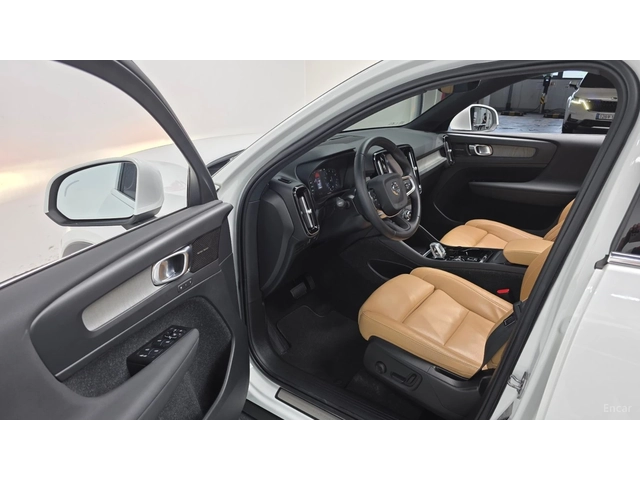Volvo XC40 B4 Inscription* КОЖА* НАВИ* ПАНО* 360 - автомобили, коли, обяви за нови и употребявани 7