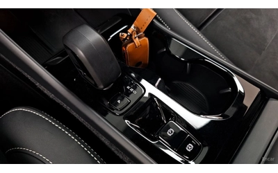 Volvo XC40 B4 Black Edition* КОЖА* НАВИ* ПАНО* 360 - автомобили, коли, обяви за нови и употребявани 11