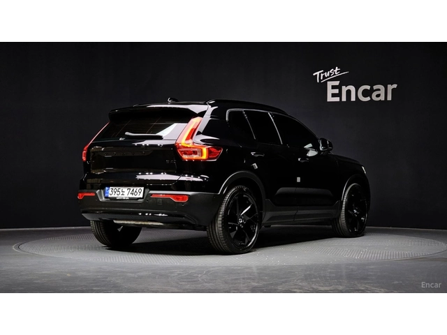 Volvo XC40 B4 Black Edition* КОЖА* НАВИ* ПАНО* 360 - автомобили, коли, обяви за нови и употребявани 1