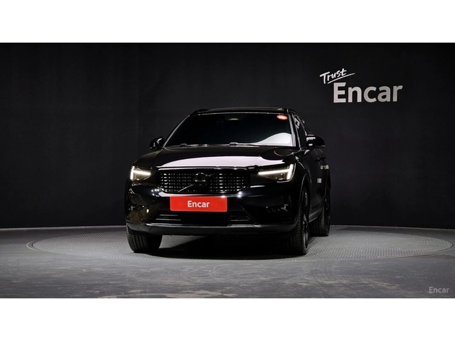 Volvo XC40 B4 Black Edition* КОЖА* НАВИ* ПАНО* 360 - автомобили, коли, обяви за нови и употребявани 2