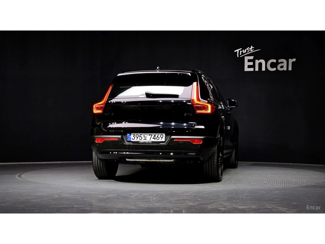 Volvo XC40 B4 Black Edition* КОЖА* НАВИ* ПАНО* 360 - автомобили, коли, обяви за нови и употребявани 3