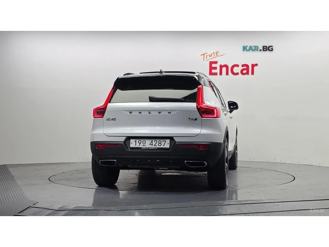 Volvo XC40 T4* R-Design* ПОДГРЕВ* ДИСТРОНИК* КАМЕРА* - автомобили, коли, обяви за нови и употребявани 3