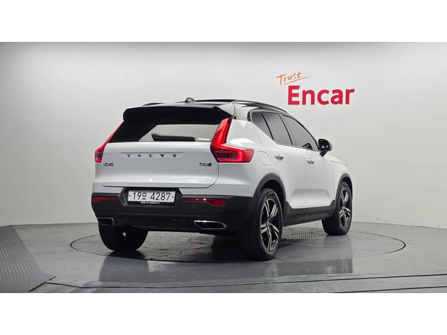 Volvo XC40 T4 R-Design - автомобили, коли, обяви за нови и употребявани 1