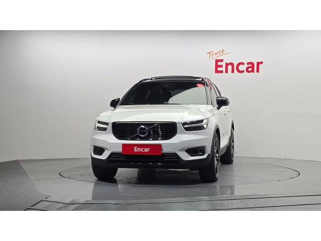 Volvo XC40 T4 R-Design - автомобили, коли, обяви за нови и употребявани 2