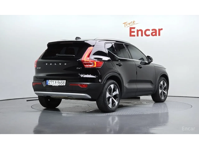 Volvo XC40 B4* ULTIMATE BRIGHT* AWD* PANO* 360 - автомобили, коли, обяви за нови и употребявани 1