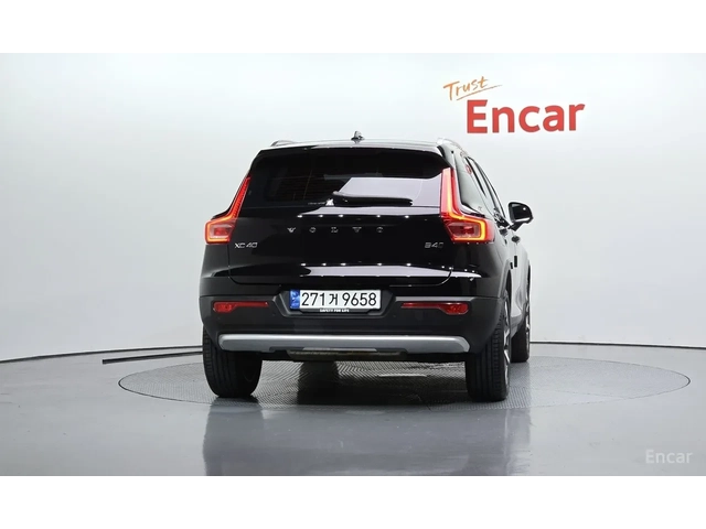 Volvo XC40 B4* ULTIMATE BRIGHT* AWD* PANO* 360 - автомобили, коли, обяви за нови и употребявани 3