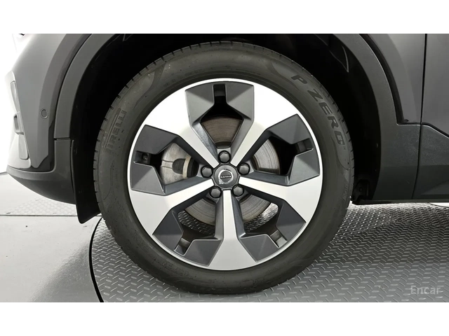 Volvo XC40 B4* ULTIMATE BRIGHT* AWD* PANO* 360 - автомобили, коли, обяви за нови и употребявани 4