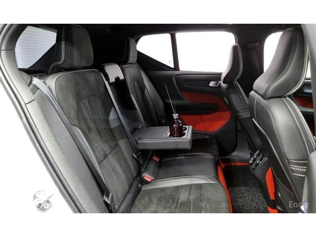 Volvo XC40 B4* R Disign* ПОДГРЕВ ЗАДЕН РЕД* ОБДУХ* FULL* - автомобили, коли, обяви за нови и употребявани 5