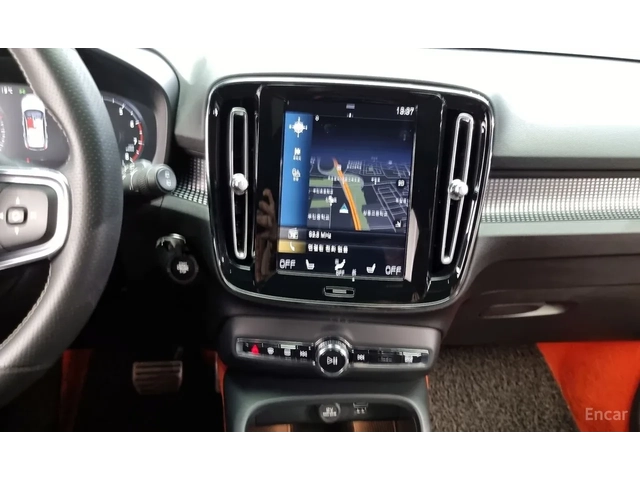Volvo XC40 B4* R Disign* ПОДГРЕВ ЗАДЕН РЕД* ОБДУХ* FULL* - автомобили, коли, обяви за нови и употребявани 7
