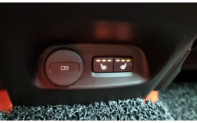 Volvo XC40 B4* R Disign* ПОДГРЕВ ЗАДЕН РЕД* ОБДУХ* FULL* - автомобили, коли, обяви за нови и употребявани 9