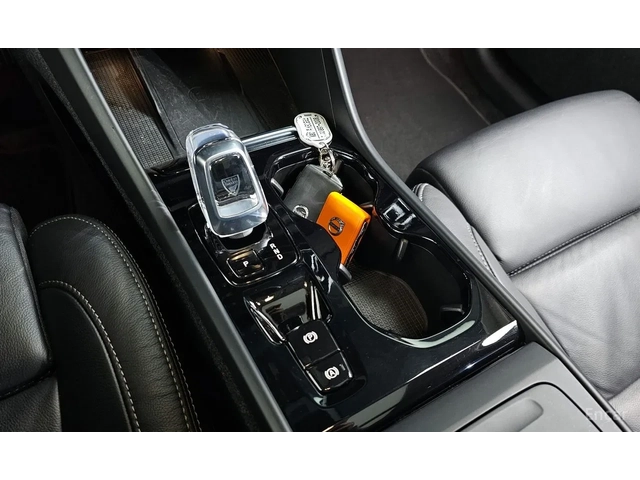 Volvo XC40 B4* ULTIMATE BRIGHT* AWD* PANO* 360 - автомобили, коли, обяви за нови и употребявани 7