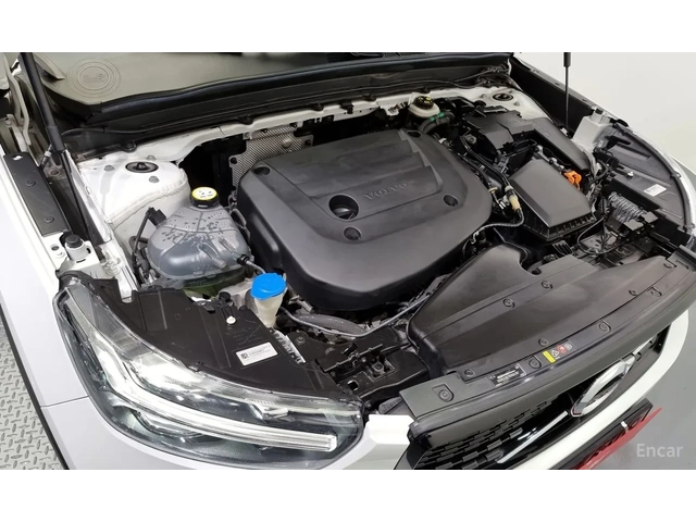 Volvo XC40 B4* R Disign* ПОДГРЕВ ЗАДЕН РЕД* ОБДУХ* FULL* - автомобили, коли, обяви за нови и употребявани 11