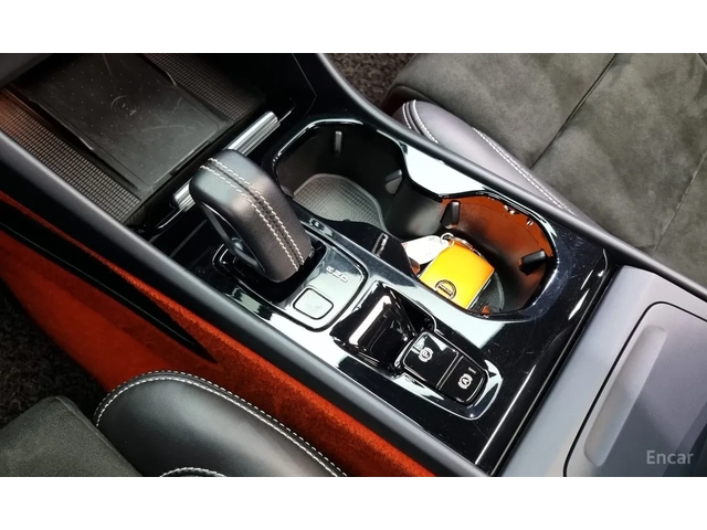 Volvo XC40 B4* R Disign* ПОДГРЕВ ЗАДЕН РЕД* ОБДУХ* FULL* - автомобили, коли, обяви за нови и употребявани 13