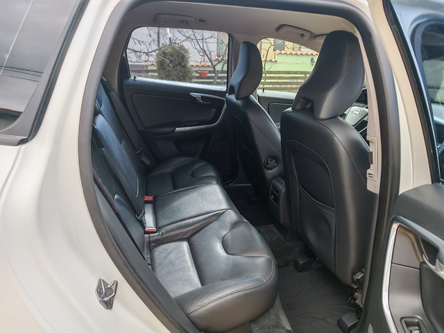 Volvo XC60 2.0-D4-НАВИ-КОЖА - автомобили, коли, обяви за нови и употребявани 9