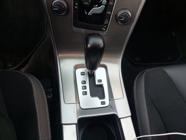 Volvo XC60 D3 2, 4D 163ps - автомобили, коли, обяви за нови и употребявани 7