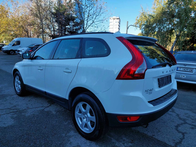 Volvo XC60 D4 2, 0d 163ps AUTOMATIC - автомобили, коли, обяви за нови и употребявани 4