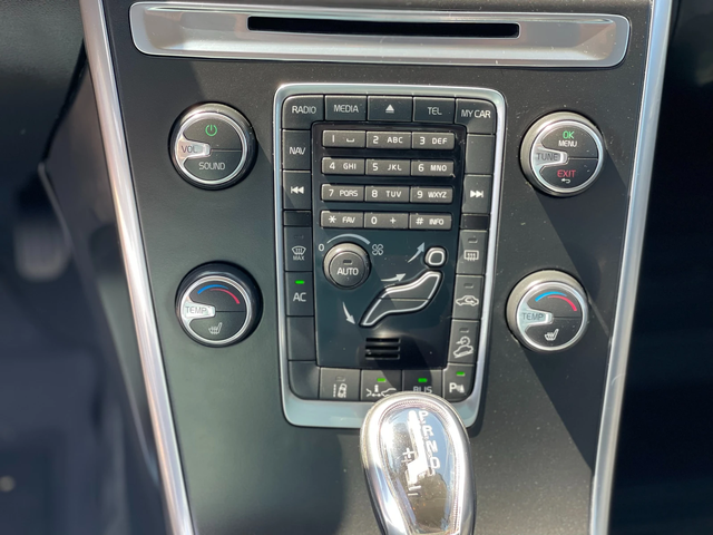 Volvo XC60 2.4D4 AWD - автомобили, коли, обяви за нови и употребявани 12