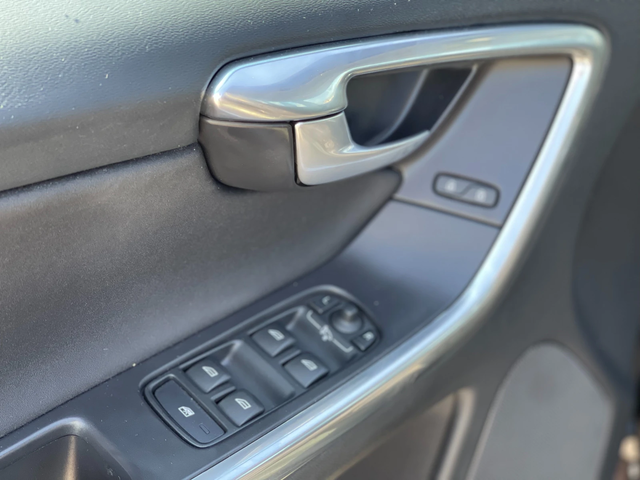 Volvo XC60 2.4D4 AWD - автомобили, коли, обяви за нови и употребявани 14