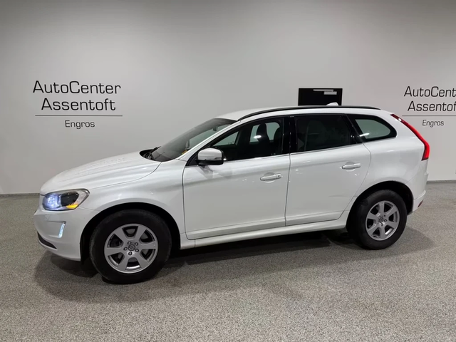 Volvo XC60 2.0 D4 Momentum 181ps Geartronic Xenon Navi - автомобили, коли, обяви за нови и употребявани 2