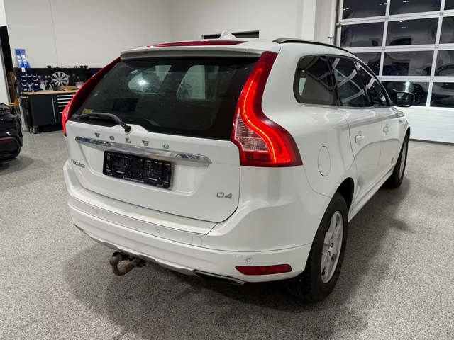 Volvo XC60 2.0 D4 Momentum 181ps Geartronic Xenon Navi - автомобили, коли, обяви за нови и употребявани 4