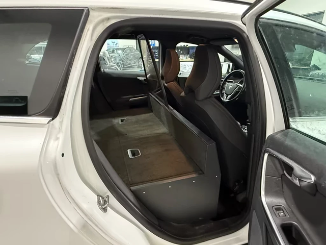 Volvo XC60 2.0 D4 Momentum 181ps Geartronic Xenon Navi - автомобили, коли, обяви за нови и употребявани 8