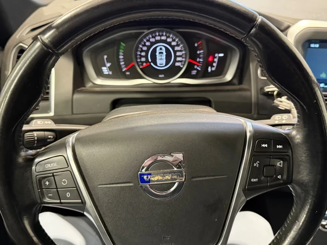 Volvo XC60 2.0 D4 Momentum 181ps Geartronic Xenon Navi - автомобили, коли, обяви за нови и употребявани 9