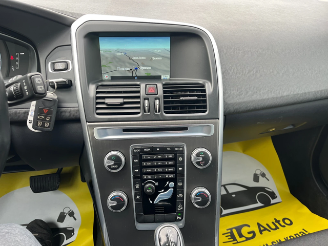 Volvo XC60 2.4 D 4x4 - автомобили, коли, обяви за нови и употребявани 11