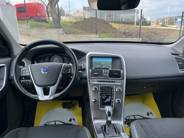 Volvo XC60 2.4 D 4x4 - автомобили, коли, обяви за нови и употребявани 9
