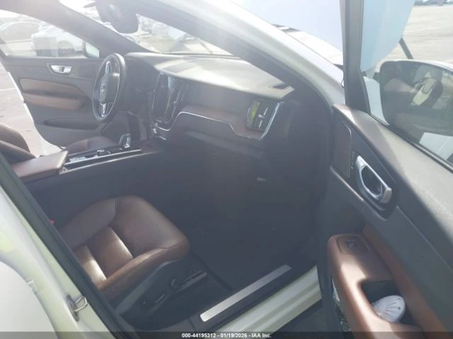 Volvo XC60 B5 PLUS DARK THEME - автомобили, коли, обяви за нови и употребявани 10