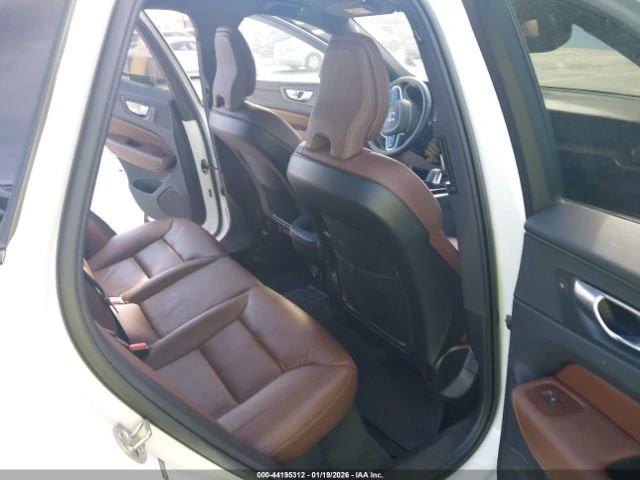 Volvo XC60 B5 PLUS DARK THEME - автомобили, коли, обяви за нови и употребявани 11